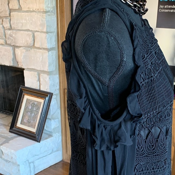 Alice & Tricia Silk Lace Top Cold Shoulders - Picture 2 of 12